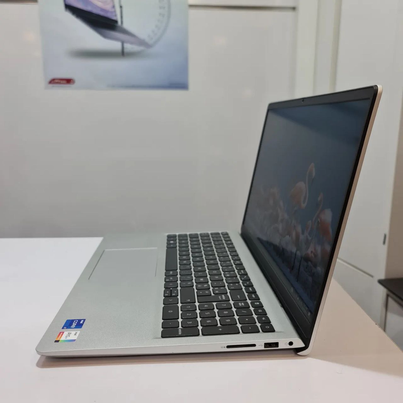 لپ تاپ جعبه باز DELL Inspiron 15 3520