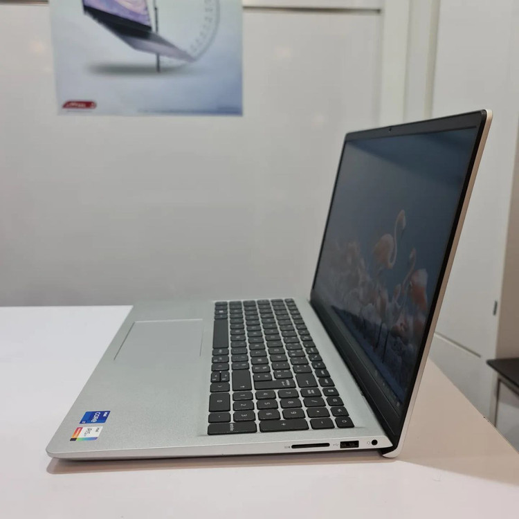 لپ تاپ جعبه باز DELL Inspiron 15 3520
