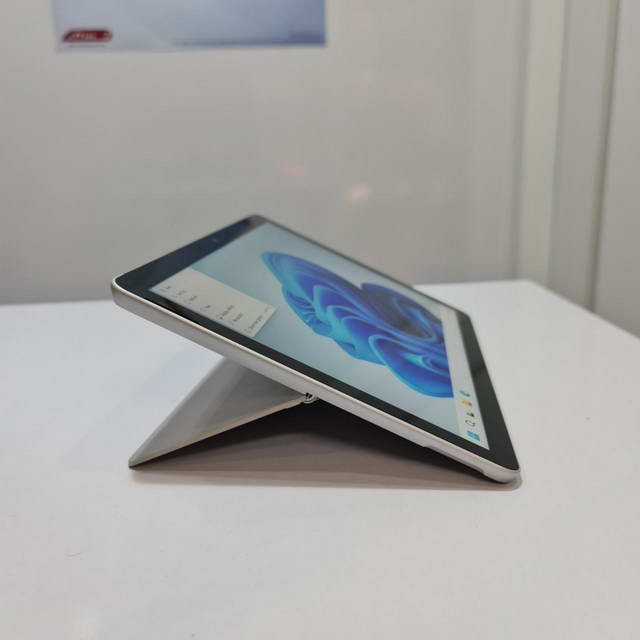 لپ تاپ کارکرده Microsoft Surface Go 2