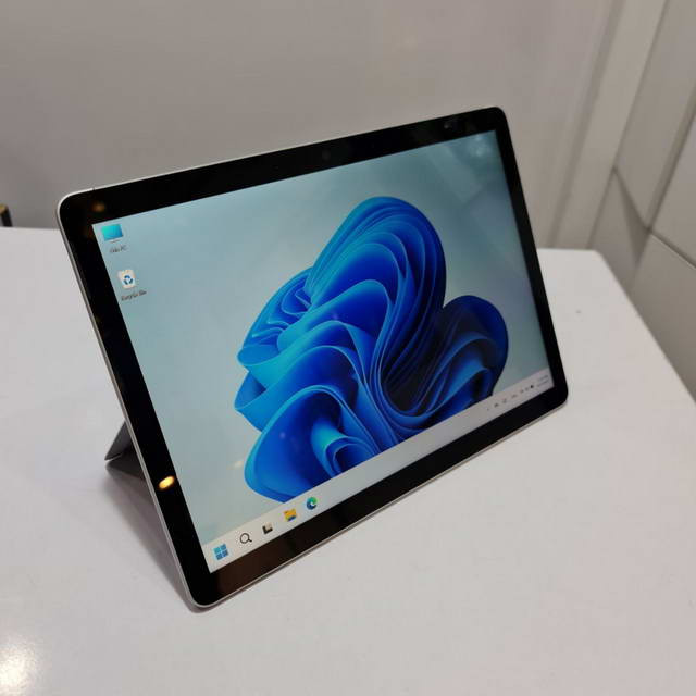 لپ تاپ کارکرده Microsoft Surface Go 2